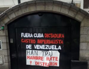 “Fuera de Venezuela”: Protestan frente a embajadas cubanas en varios países del mundo
