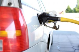 Continúa tendencia a la baja en el precio de la gasolina en Florida