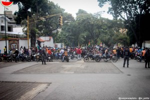 Hasta para brindar apoyo a Evo, motorizados tarifados por Maduro siembran terror en Caracas #12Nov (FOTOS)