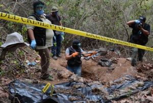 Terror en Jalisco: Hallaron 25 cadáveres en una finca