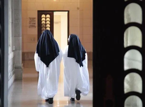 Dos monjas se fueron a una misión en África y regresaron embarazadas