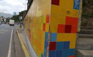 Coloridos murales se mantienen en Caracas