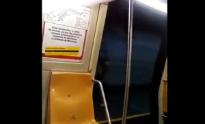 “Pretenden crear sosobra” Con terrible error ortográfico, Metro de Caracas dice que tren sin puertas es “FAKE NEWS”