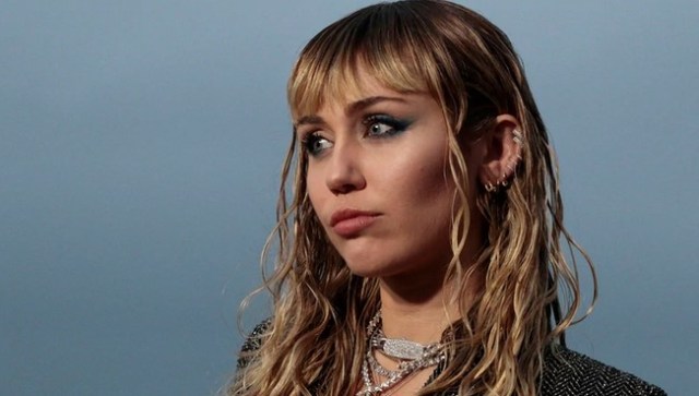 Miley Cyrus se recupera de una operación de urgencia en las cuerdas vocales