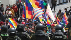 Tres muertos en choques de manifestantes con militares en Bolivia