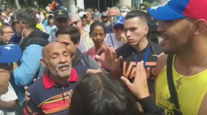 Supuesto infiltrado es sacado de la concentración en Altamira #16Nov (VIDEO)