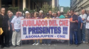 Sindicato del CNE protesta en la esquina de Pajaritos para exigir homologación de sueldos #28Nov