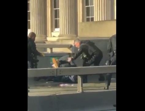 Policía británica abate a tiros a una persona en Puente de Londres