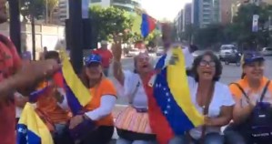 Comienzan a concentrarse personas en la plaza José Martí de Chacaíto #16Nov (Video)