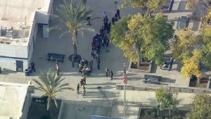 Varias personas resultaron heridas al disparar en la preparatoria de California