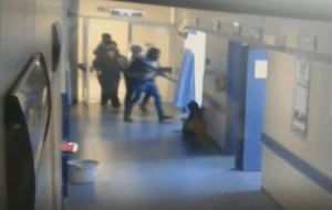 Un grupo armado irrumpió en un hospital de México y se llevó a paciente herido en tiroteo (video)