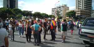 EN FOTOS: Así va la concentración de #TodaVzlaDespierta en el punto de Plaza Altamira #16Nov