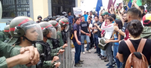 Régimen de Maduro bloquea accesos a estudiantes en Mérida ante protestas #21Nov (FOTOS)