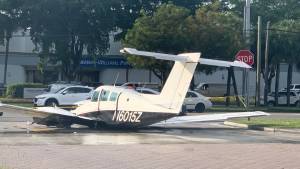 Avioneta aterriza de emergencia en transitada calle de Miami