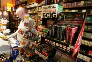 Nueva York sube de 18 a 21 años la edad mínima para comprar cigarrillos