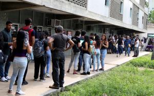 Estudiantes venezolanos siguen apostando por el país