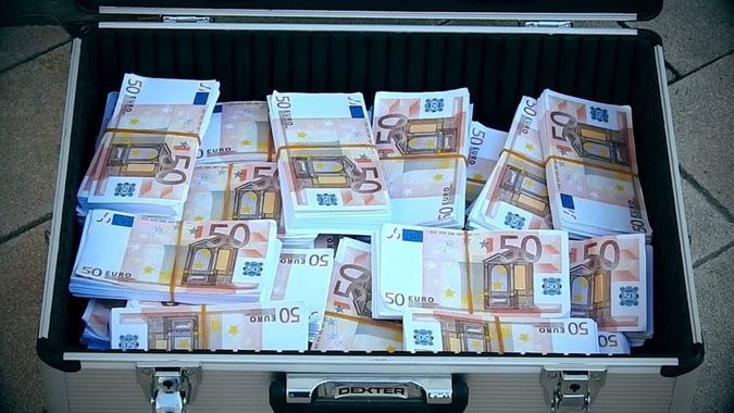 Konzapata: El hombre del maletín lleno de euros ataca de nuevo