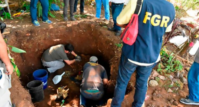 Las autoridades en El Salvador descubrieron una fosa común con 20 cuerpos (Imagen: CEN / @ FGR_SV)