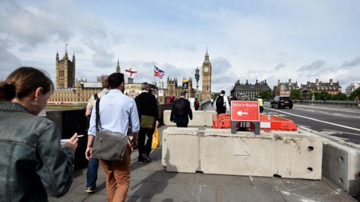 La Policía británica cierra el puente de Londres por disparos