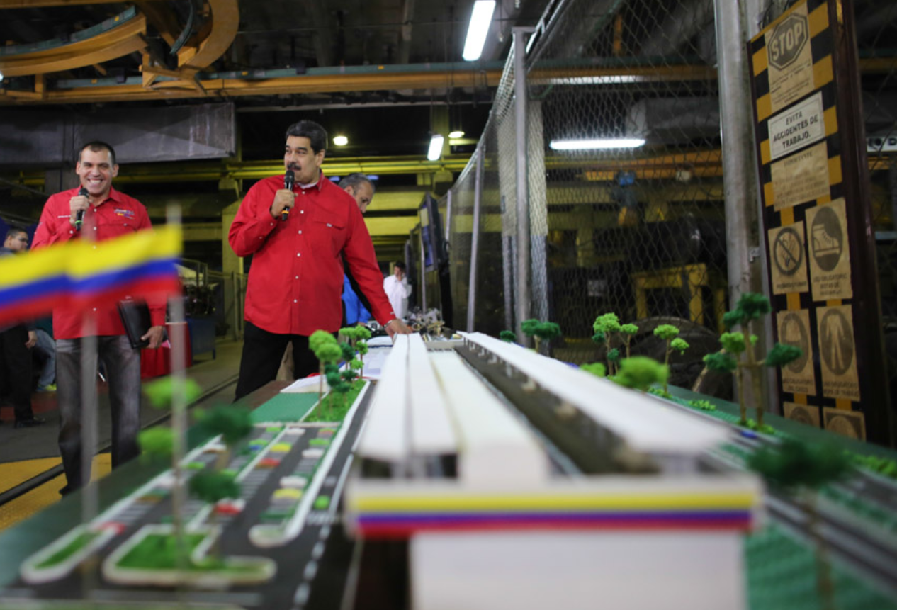 Maduro entregará 13 mil fusiles para formar cuerpos combatientes de “trabajadores” (Video)