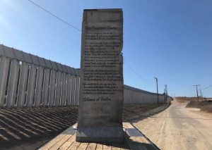 Envían a frontera entre EEUU y México un trozo del Muro de Berlín para Trump