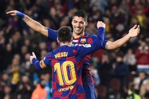 Un triplete de Messi y una maravilla de Suárez dan el liderato al Barça (Fotos)