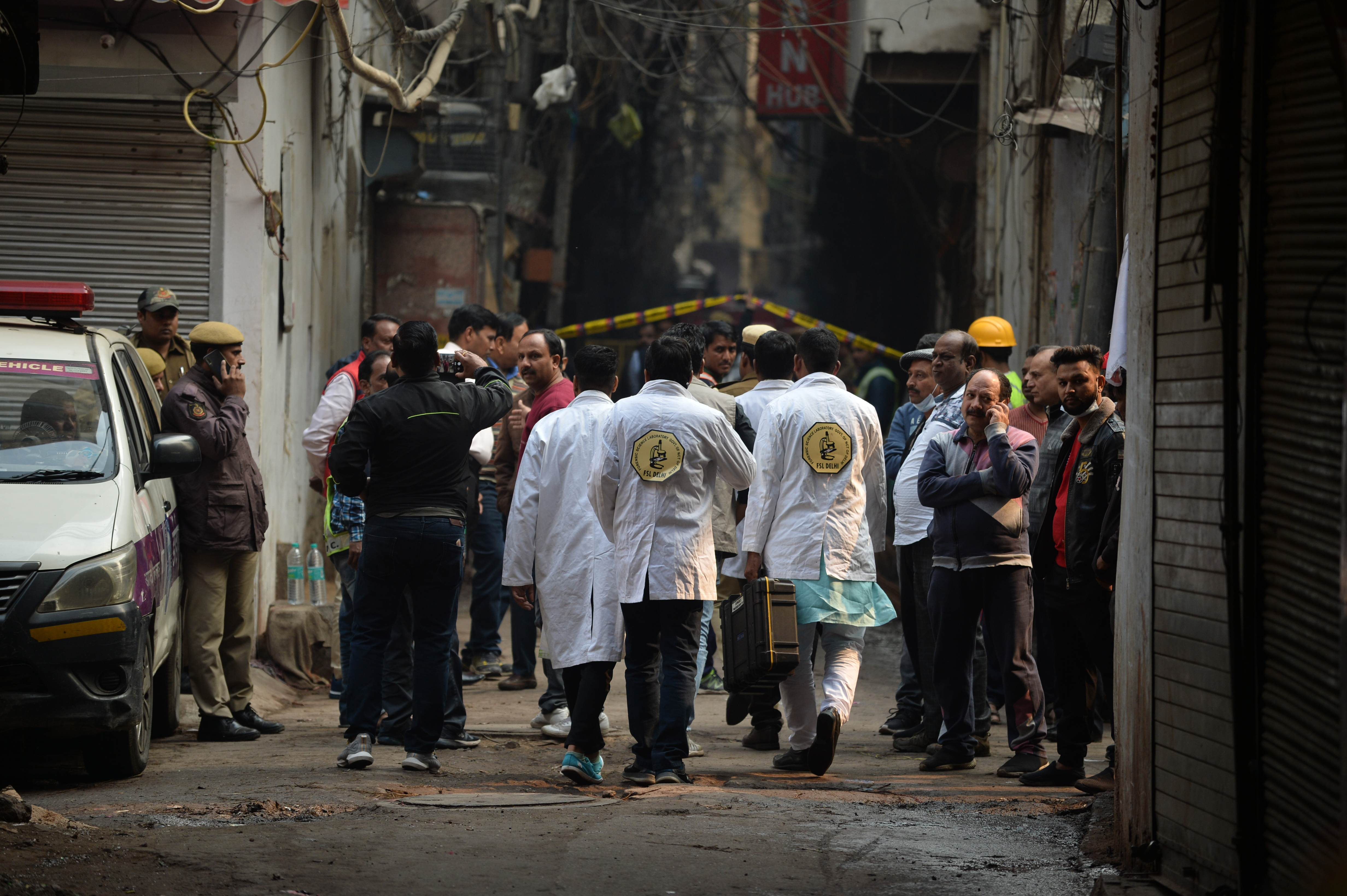 Detienen al dueño de la fábrica arrasada por un incendio en Nueva Delhi