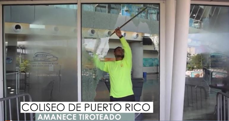 Coliseo de Puerto Rico amaneció con casi cien tiros en su fachada (Video)