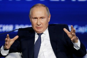 Putin promulga ley que prohíbe venta de celulares y computadoras sin software ruso