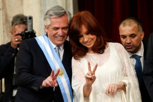 Presidente argentino deberá declarar en un juicio contra Cristina Fernández