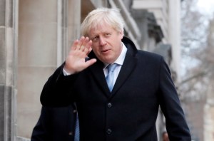 Boris Johnson responde al tratamiento, pero sigue en cuidados intensivos