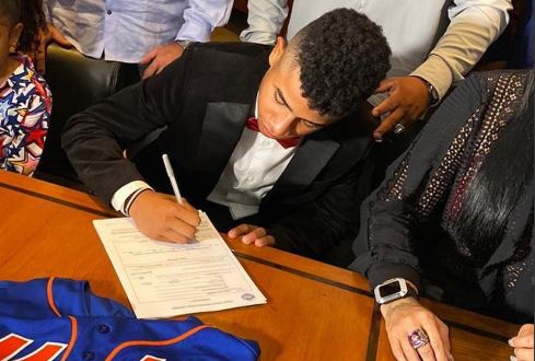A un año de la partida de “El Hacha”, su hijo Lewis Castillo firmó con los Mets (Video)