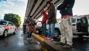 Una caravana de migrantes mexicanos en EEUU viaja al sur para sus vacaciones decembrinas