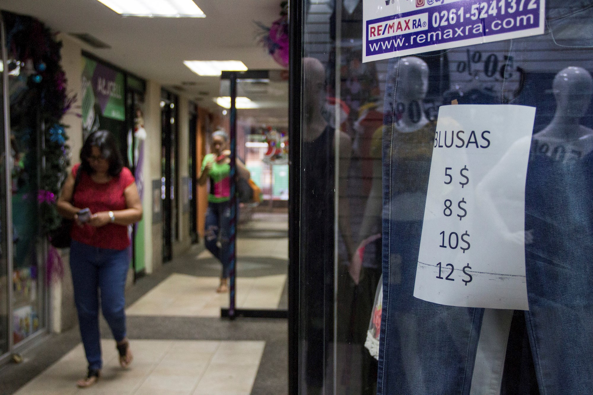 La dolarización de la economía venezolana se profundizará en el 2020