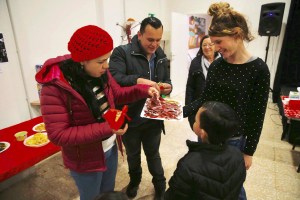 Venezolanos refugiados y solicitantes de asilo celebran la Navidad en España