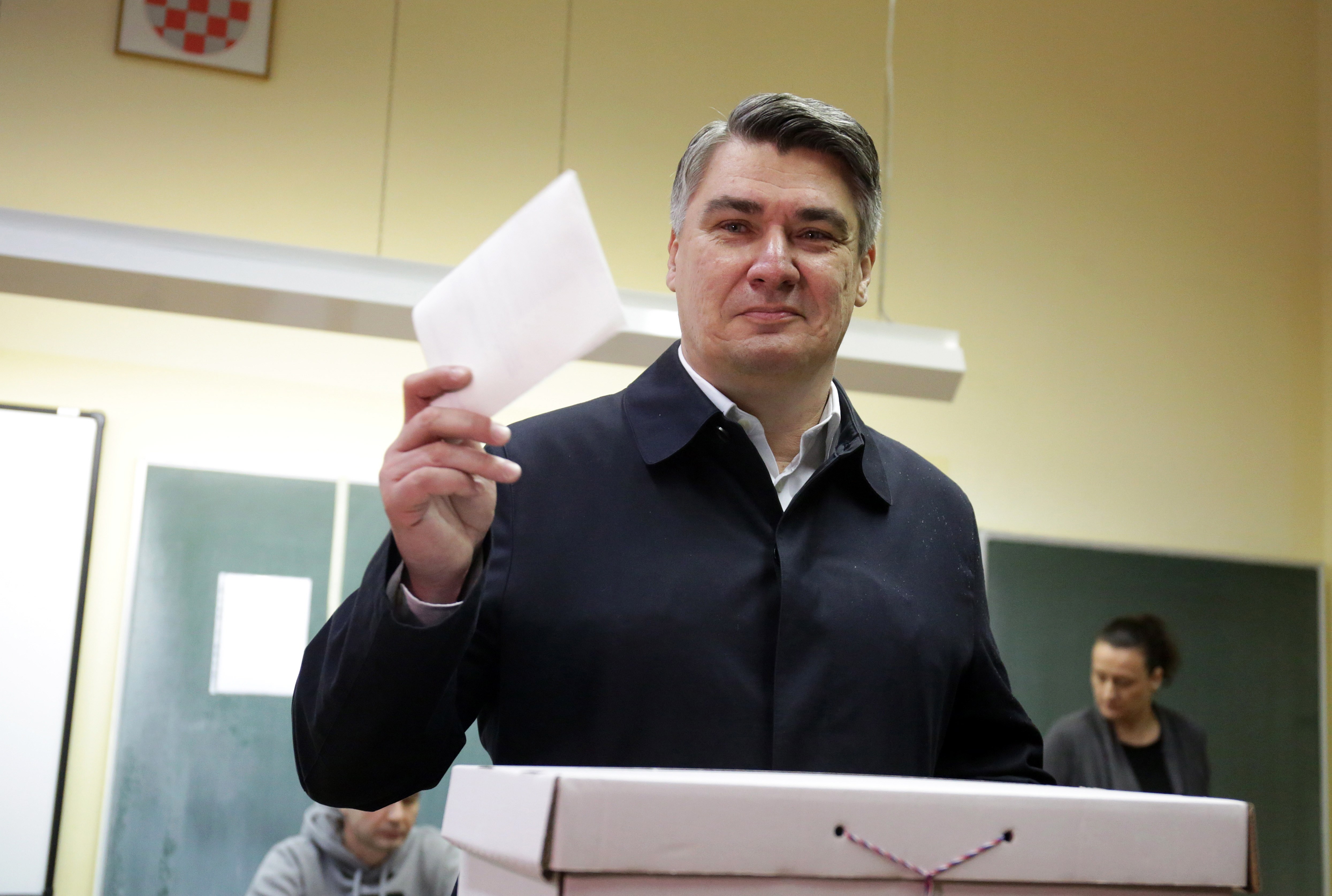 Candidato socialdemócrata gana presidenciales en Croacia, pero habrá segunda vuelta