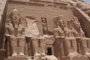 Descubren en Egipto un raro busto del faraón Ramses II (Fotos)