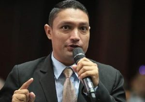 Diputado Leandro Domínguez llega al TSJ de Maduro para impugnar modificación del Reglamento de la AN (Video)