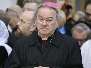 Exnuncio del Vaticano en Francia irá a juicio por agresiones sexuales este #10Nov