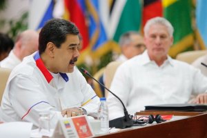 Mientras que en Venezuela escasea la gasolina, Maduro anuncia relanzamiento de Petrocaribe