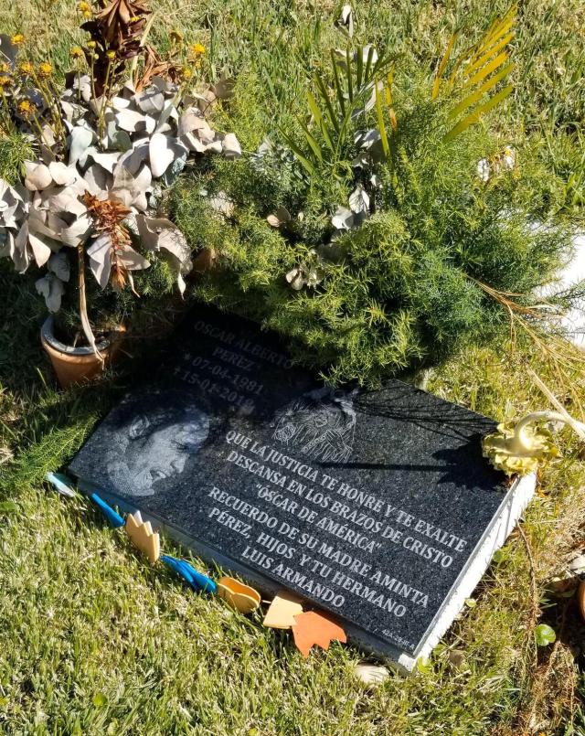 EN IMÁGENES: Madre de Óscar Pérez diseñó placa en honor al líder rebelde 3