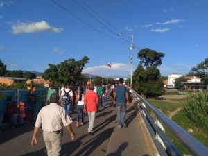 Así se encuentra el paso por el puente internacional Simón Bolívar #24Dic