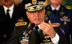 Vladimir Padrino López ordenó usar “sin vacilación” las armas venezolanas contra quien ataque cualquier instalación militar