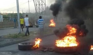 Protestas en Ciudad Bolívar por falta de combustible #9Dic (fotos)
