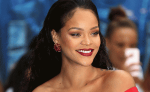 “Es vegana y recargable”: Rihanna lanza línea unisex de cuidado para la piel