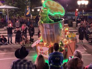 SeaWorld: el desfile de vacaciones de Sesame Street agrega alegres Muppets al parque temático