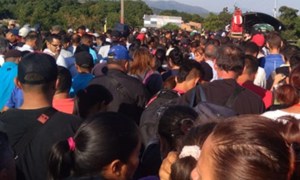 “¡Retiren los contenedores!”: Exigencia de la ciudadanía en pleno puente Simón Bolívar