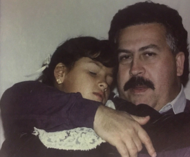 Pablo Escobar y la pequeña Mnauela (Victoria Eugenia Henao – Editorial Planeta)