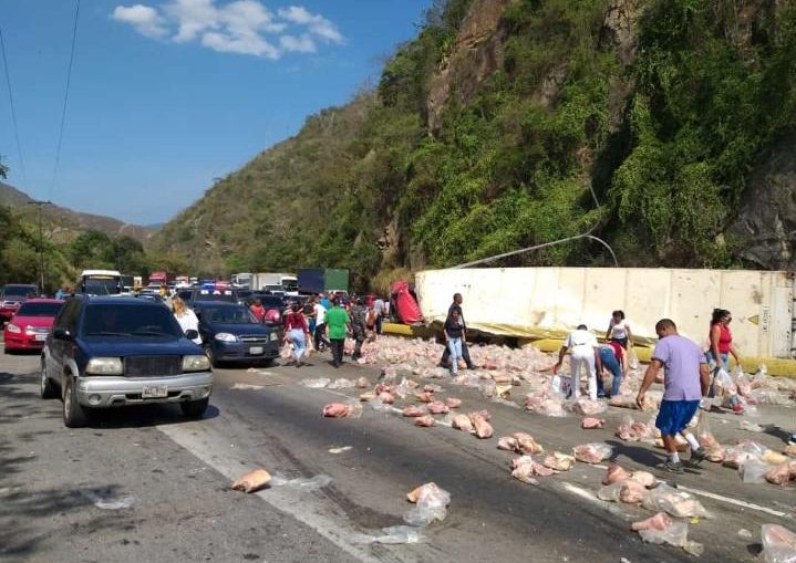 Al menos cinco personas murieron en el accidente del camión que trasladaba perniles del Clap
