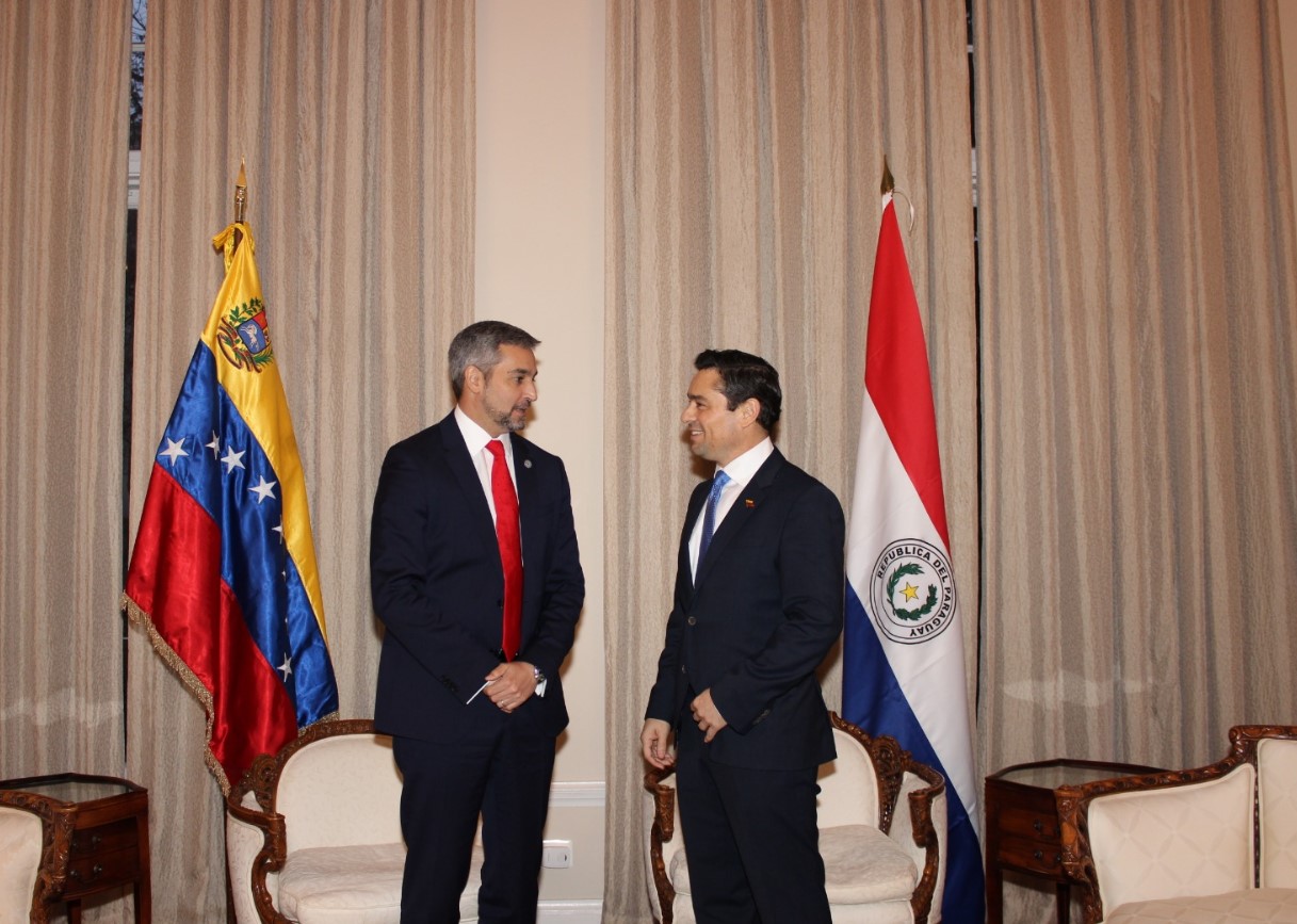 Mario Abdo Benítez, el primer mandatario en visitar la embajada venezolana en EEUU (Fotos)